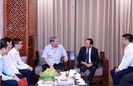 Trưởng ban Tuyên giáo và Dân vận Trung ương Trịnh Văn Quyết thăm, chúc mừng nguyên Thường trực Ban Bí thư Đinh Thế Huynh