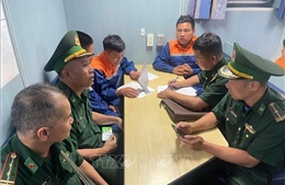 Bộ đội Biên phòng tiếp nhận bốn thuyền viên gặp nạn trên biển