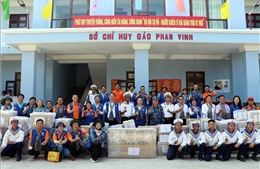 TP Hồ Chí Minh mang tình cảm đến với quân dân Trường Sa