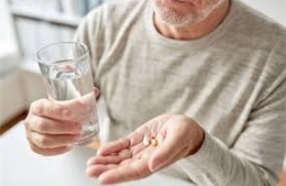 Dùng nhiều thuốc cùng lúc có thể làm tăng các biến cố bất lợi 