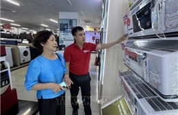 Nắng nóng kéo dài, thị trường điện máy Hà Nội ‘tăng nhiệt’