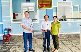 Người dân giao nộp cá thể kỳ đà vân quý hiếm, dài khoảng 70cm 