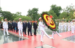 Lãnh đạo Đảng, Nhà nước đặt vòng hoa tưởng niệm các Anh hùng, Liệt sĩ
