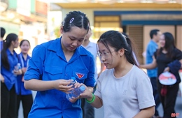 Thiết thực tiếp sức cho học sinh thi lớp 10 khi trời nắng nóng gay gắt