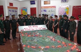 Sĩ quan trẻ Việt Nam - Lào - Campuchia thắt chặt tình đoàn kết