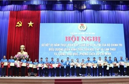 Học theo Bác, công nhân thi đua lao động giỏi