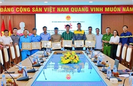 Khen thưởng đột xuất 10 tập thể, cá nhân dũng cảm hỗ trợ chữa cháy