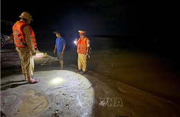 Bắt giữ phương tiện vận chuyển cát trái phép trên sông Lam