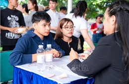 Gỡ nút thắt cho thị trường lao động trong bối cảnh mới - Bài 1: Doanh nghiệp ‘đỏ mắt’ tìm... công nhân