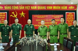 Bàn giao, tiếp nhận 39 khẩu súng các loại từ công tác vận động nhân dân giao nộp