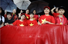 ASEAN Cup 2026: Mưa lớn không ngăn được tinh thần cổ vũ của CĐV Việt Nam