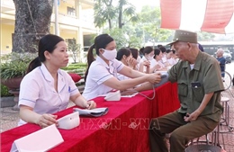Khám bệnh, cấp thuốc tri ân người có công với cách mạng