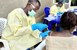 Dịch Ebola: Châu Phi triển khai vaccine và mở rộng điều trị