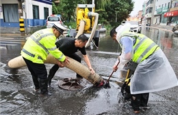 Trung Quốc sơ tán hơn 60.000 người do mưa lớn