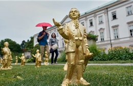 Hơn 200 tượng Mozart mạ vàng bị đánh cắp