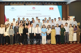 Phát triển nguồn nhân lực, nâng cao năng lực khu vực công
