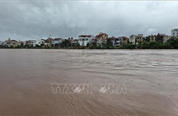 Người dân thấp thỏm chờ ngày về nhà khi mực nước sông Kỳ Cùng giảm nhẹ