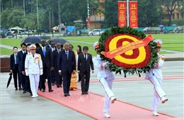 Chủ tịch Quốc hội Côte d’Ivoire viếng Chủ tịch Hồ Chí Minh và tưởng niệm các Anh hùng liệt sĩ