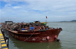 Bắt giữ tàu chở cát không rõ nguồn gốc trên vùng biển Cần Giờ