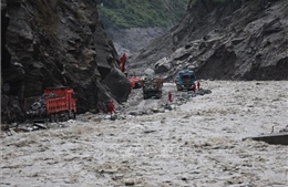 Lũ quét tại Nepal và Trung Quốc: Chạy đua giải cứu hàng trăm người mắc kẹt trong các đường hầm thủy điện