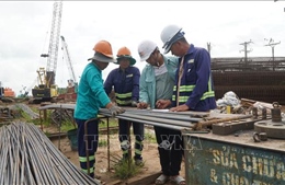 Thi công xuyên lễ tại công trường Dự án cao tốc Mỹ An - Cao Lãnh