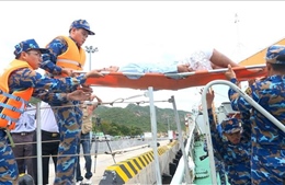 Vụ tàu cá gặp nạn trên biển: Điều trị 3 ngư dân bị thương ngay khi vào bờ