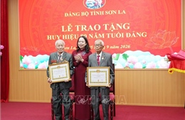 Phó Chủ tịch nước Võ Thị Ánh Xuân trao tặng Huy hiệu 80 năm tuổi Đảng tại Sơn La