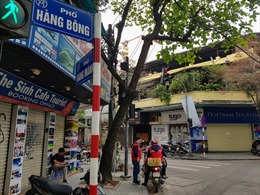 Nhiều hộ kinh doanh ở phố cổ Thủ đô chủ động đóng cửa để phòng dịch COVID-19