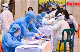 Quận Ba Đình lấy mẫu xét nghiệm COVID-19 cho gần 1.000 người về từ vùng dịch