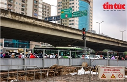Thi công hầm chui sai thiết kế gây tắc đường Lê Văn Lương, Hà Nội
