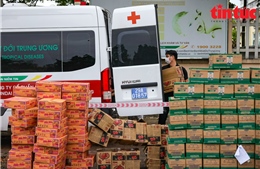 Hà Nội: 2 xe tải thực phẩm tiếp tế cho viện Bệnh nhiệt đới Trung ương cơ sở 2