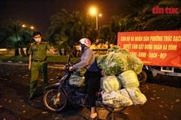 Trắng đêm tuần tra, kiểm soát &#39;chợ tạm di động&#39;  trên đường Yên Phụ