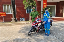 Hà Nội: Nữ công nhân môi trường bị cướp trong đêm được tặng xe máy mới
