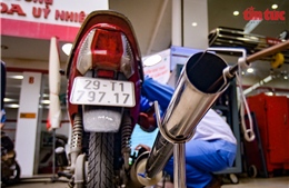 Cận cảnh quy trình đo khí thải để đổi xe máy cũ tại Hà Nội