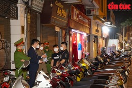 Xử phạt 97 trường hợp vi phạm trong không gian đi bộ quận Hoàn Kiếm