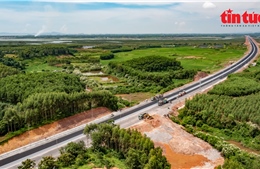 Flycam toàn cảnh cao tốc Vân Đồn - Móng Cái dài nhất Việt Nam trước ngày khánh thành