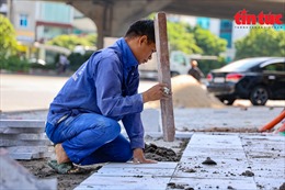 Nhiều bất cập trong lát đá vỉa hè, Chủ tịch Hà Nội chỉ đạo kịp thời khắc phục ngay những hạn chế