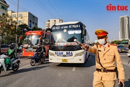 Hà Nội xử phạt hàng loạt xe khách chạy &#39;rùa bò&#39; 