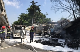 Hà Nội: Điều tra vụ cháy bãi phế liệu thiêu rụi nhiều phương tiện