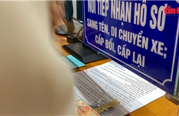 Nhiều người dân chưa rõ thủ tục trong ngày đầu &#39;bấm biển số xe định danh&#39; tại Hà Nội