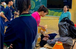 Sở GD&ĐT Hà Nội chỉ đạo khẩn vụ cô giáo kéo lê học sinh đang quỳ khóc