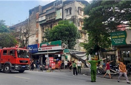Kịp thời đưa người dân thoát hiểm trong vụ cháy ở phố Thanh Nhàn, Hà Nội