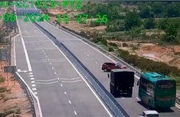 Thi trượt sát hạch, lái xe vẫn cố tình điều khiển ô tô quay đầu ngược chiều trên cao tốc