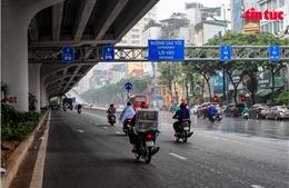 Hà Nội: Người dân vẫn đi sai làn đường sau 3 tuần thí điểm dựng rào phân làn cứng