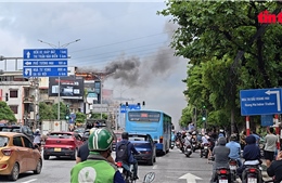 Hà Nội: Nhanh chóng dập tắt đám cháy trên nóc nhà số 569 Giải Phóng
