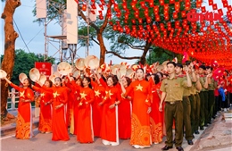 Hà Nội treo cờ Tổ quốc chào mừng 71 năm Giải phóng Thủ đô và Đại hội Đảng bộ Thành phố XVIII