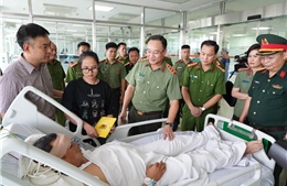 Bộ Công an thăm hỏi cán bộ bị thương khi bảo vệ an ninh cho sự kiện A80