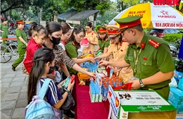 Công an phường Hai Bà Trưng đồng hành cùng nhân dân trong Đại lễ A80