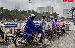 &#39;Biển nước&#39; Mỹ Đình trong bão số 10