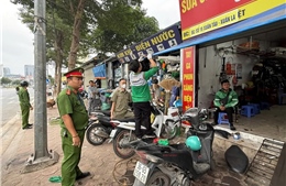 BCĐ 197 phường Nghĩa Đô quyết liệt trả lại vỉa hè cho người đi bộ